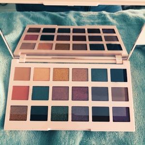 brand new Ciate the editor eyeshadow palette